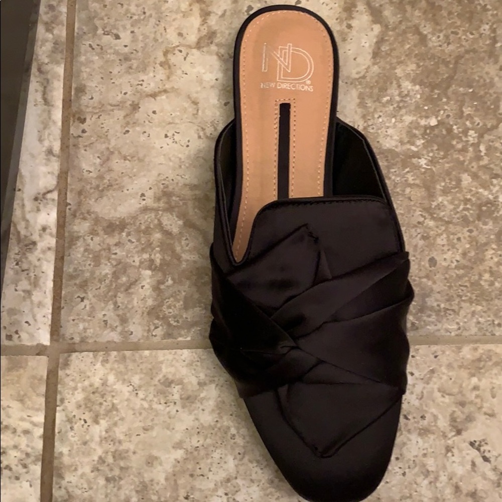 NWT and box black size 7 satin twist slides
